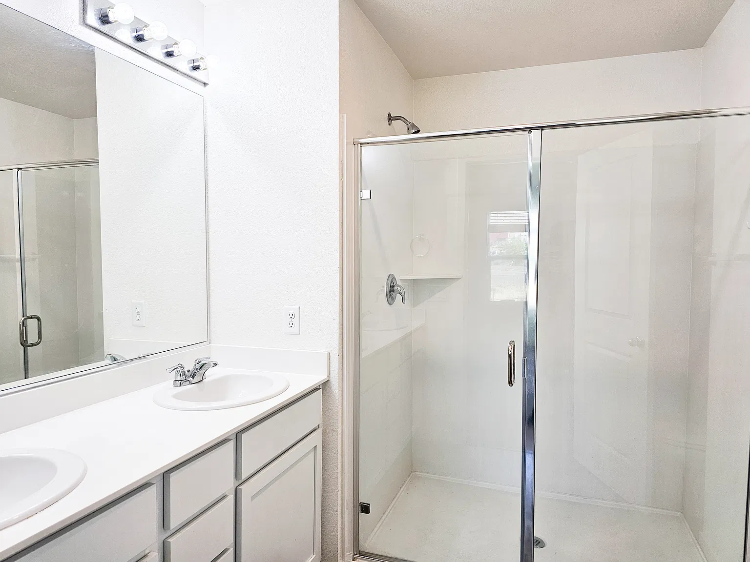 4 bed, 2.5 bath, 1504 sqft, $2,475 — Photo 2