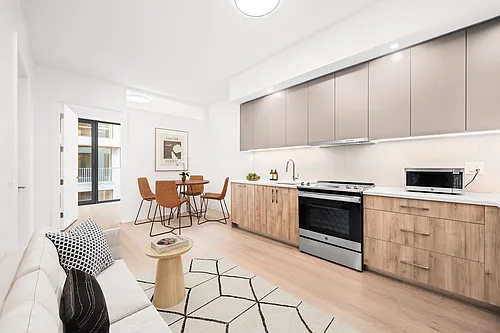 255 Lorimer St Photo 1
