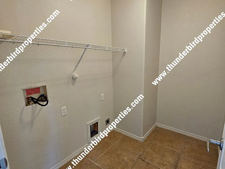 2202 Margarita Dr SE — Photo 15