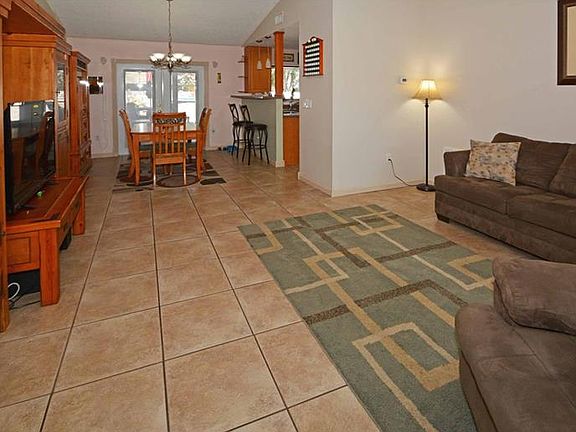 3rd image of 931 Cortland Way