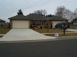 16 River View Dr, Shelby, OH 44875