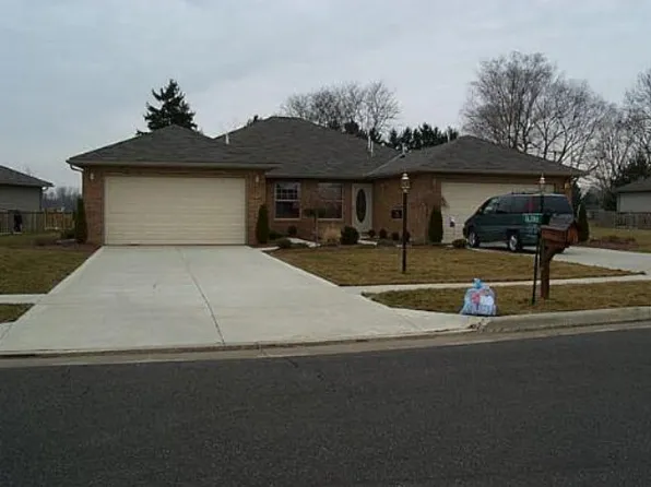 16 River View Dr, Shelby, OH 44875