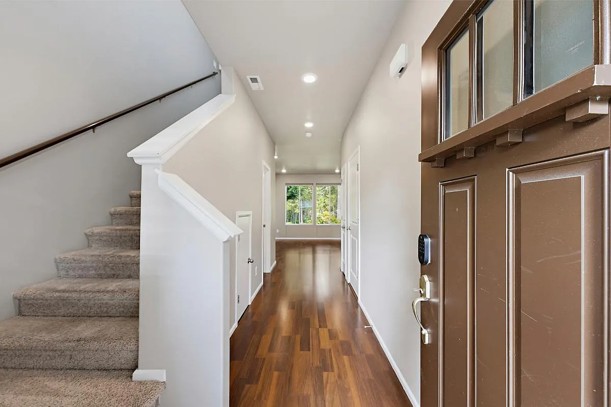 3 bed, 2.5 bath, 1821 sqft, $2,800 — Photo 3