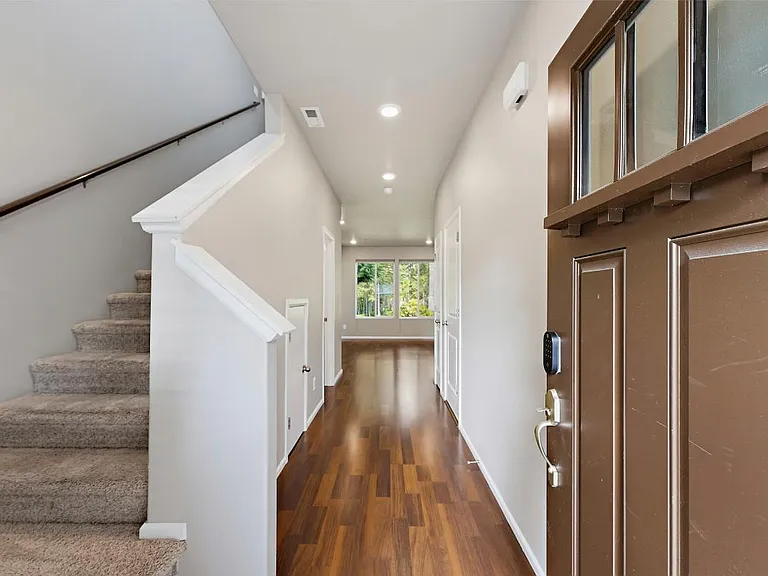 3919 Jett Ln NE — Photo 3