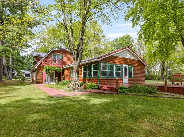 1566 E James St, White Cloud, MI 49349