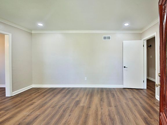 5th image of 4869 Southern Ave