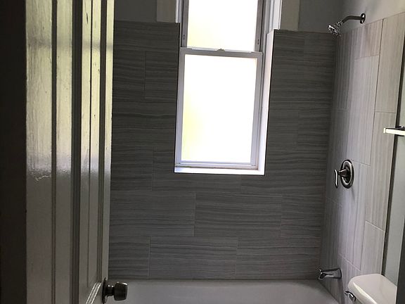 5th image of 1341 N Washtenaw Ave #2R