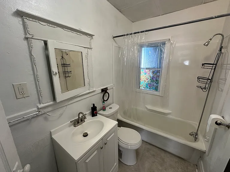 422 Skillen St #10 — Photo 4