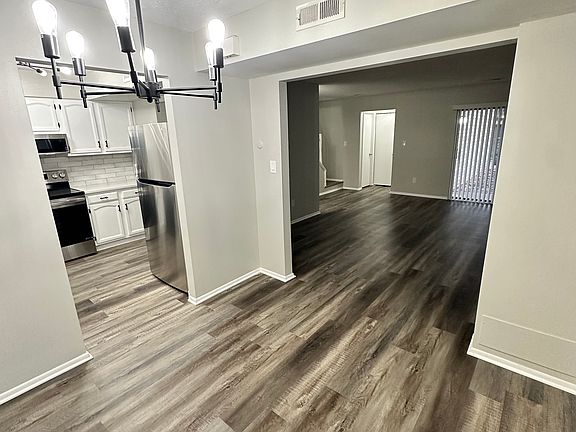 5th image of 513 Forsythia Ln