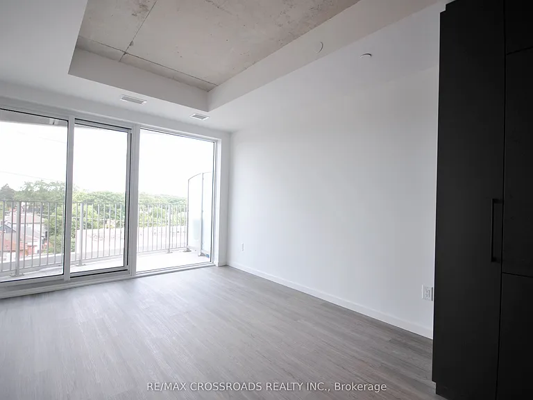 689 The Queensway #516 — Photo 11