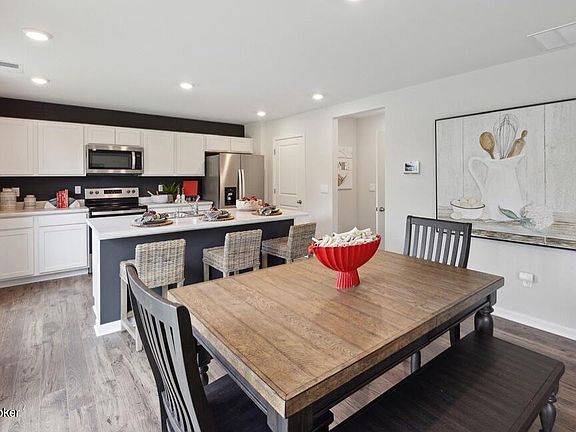 4th image of 104 Coral Ridge Way