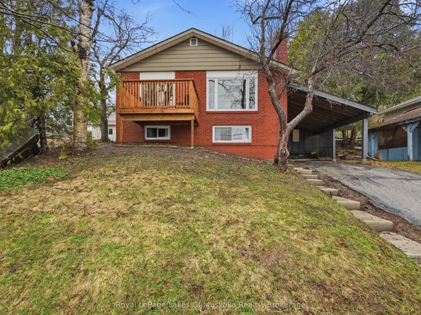 12 Manominee St, Huntsville, ON P1H 1H2