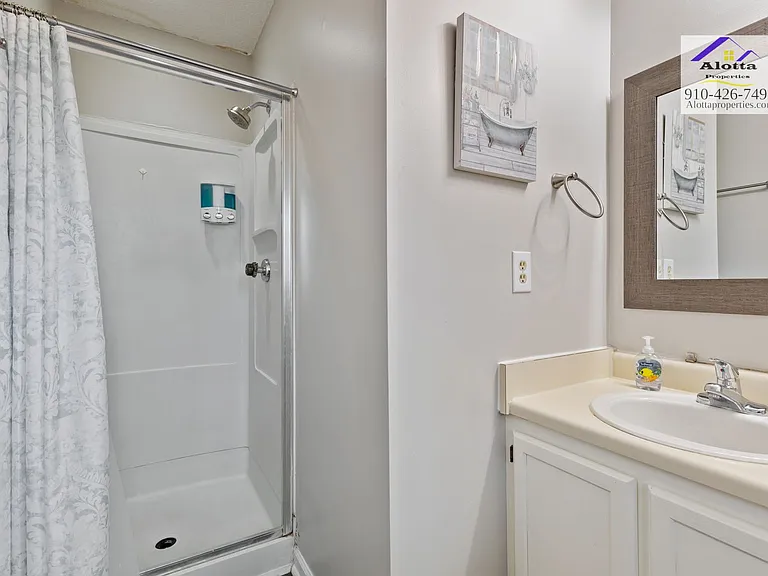 130 Girard Ave — Photo 17