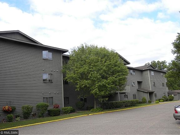 2nd image of 930 Lyn Way APT 303