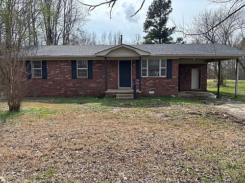 134 Young St Photo 1
