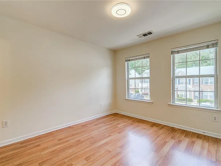 3285 Hidden Cove Cir — Photo 28
