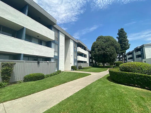 Covina Grand — Photo 23