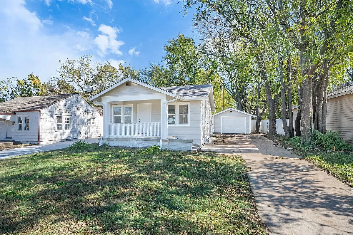 2 bed, 800 sqft, $1,200 — Photo 1