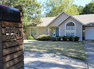 2201 Stout Dr, Springdale, AR 72762