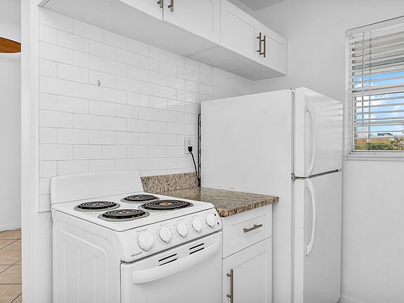 5th image of 616 Lucerne Ave APT 16