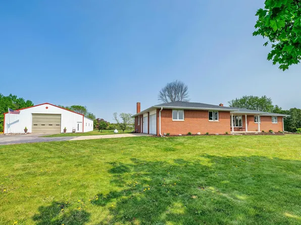 2120 S Pine Tree Rd, De Pere, WI 54115