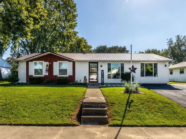 305 Meadow Dr, Circleville, OH 43113
