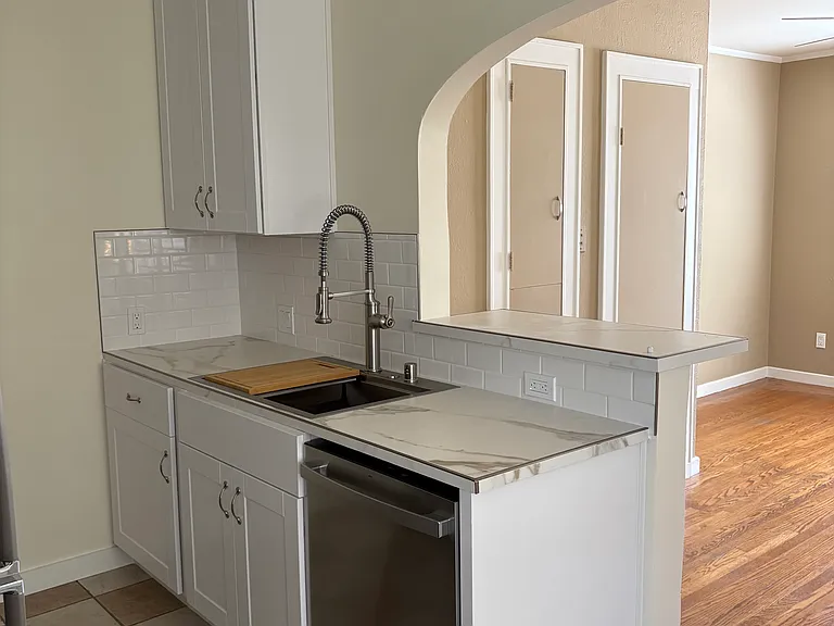 1441 Stockton St — Photo 4