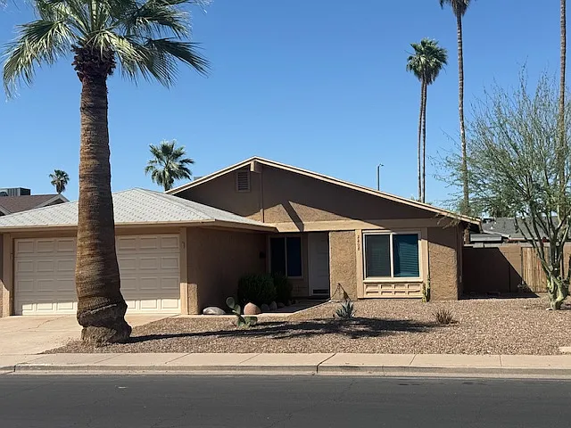 3 bed, 1105 sqft, $2,200 — Photo 3