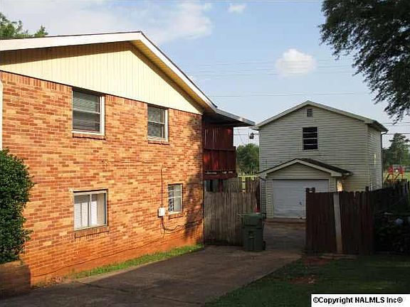 3rd image of 3805 Belvoir Dr SW