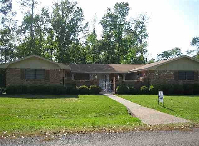 1st image of 302 Bayou Dr