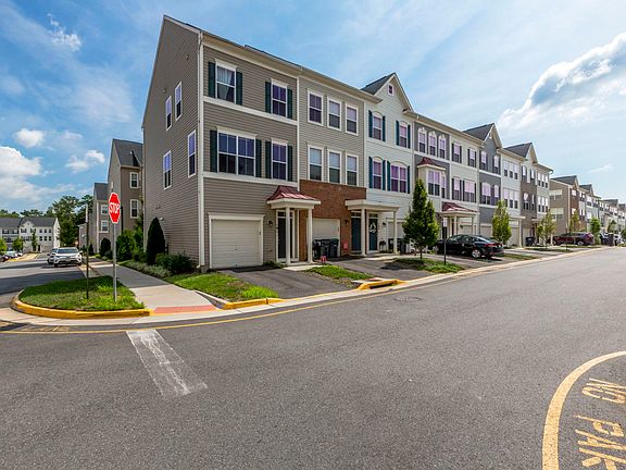 2nd image of 101 Woodstream Cir