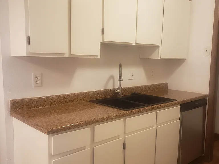 1345 Emery St — Photo 3