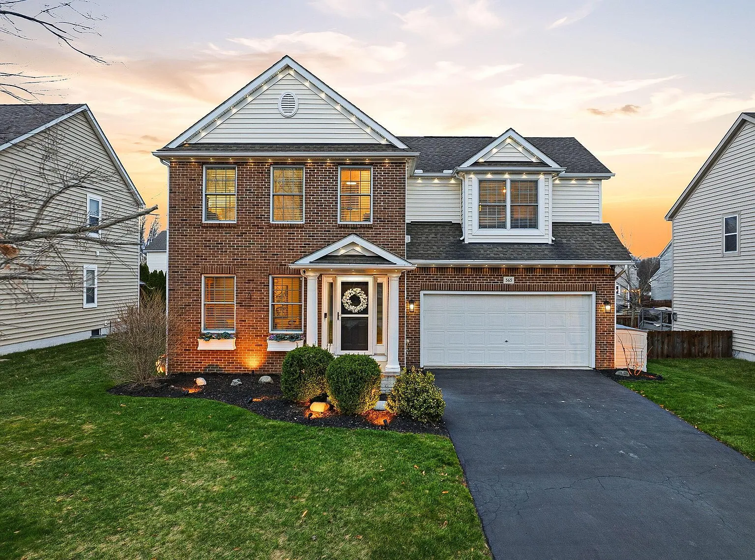 565 Apple Valley Cir photo 1