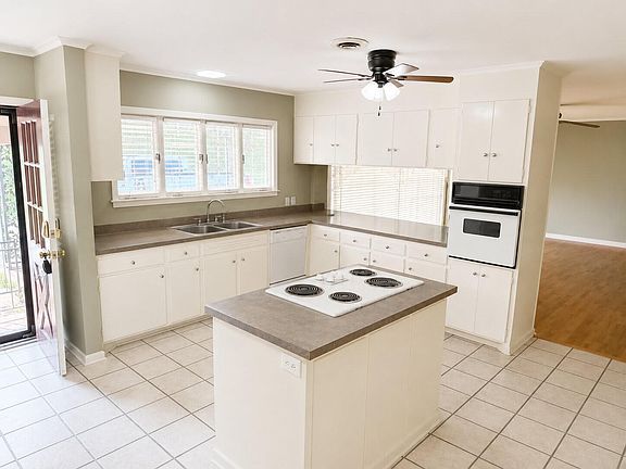 2nd image of 105 3rd Ave E