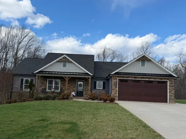 1141 Hooper Woods Dr, Forest, VA 24551