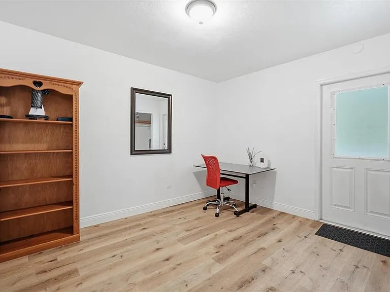 1001 E Reynolds St — Photo 13