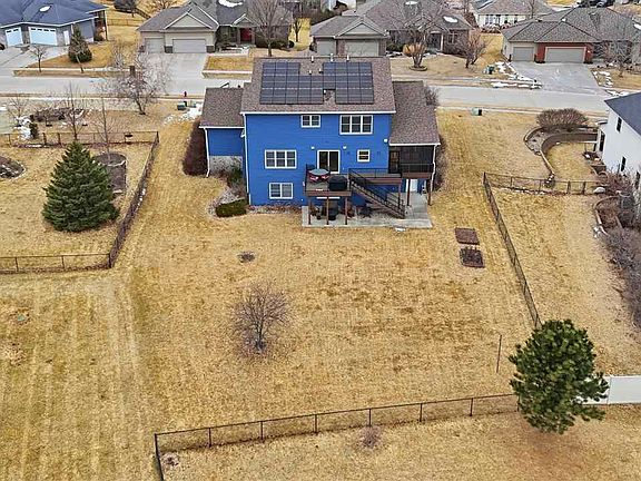 4th image of 940 Honeysuckle Dr