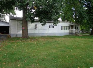 101 E Perkins St, Payson, IL 62360