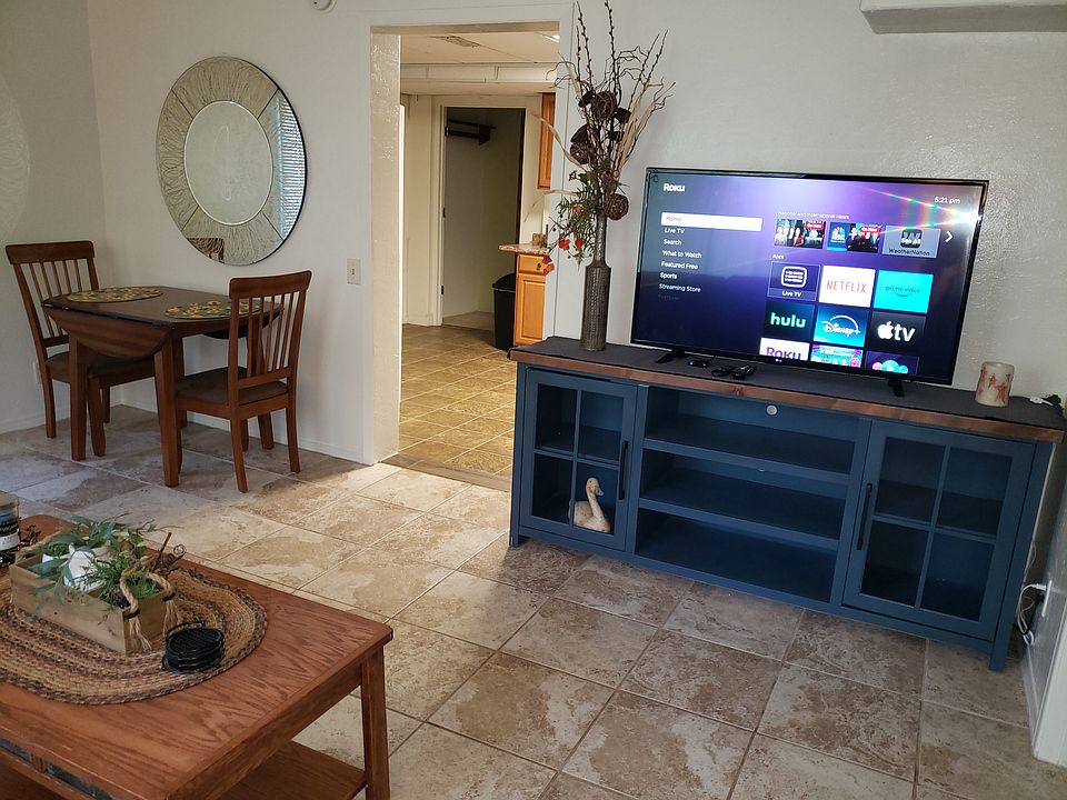 Living room, internet with Roku