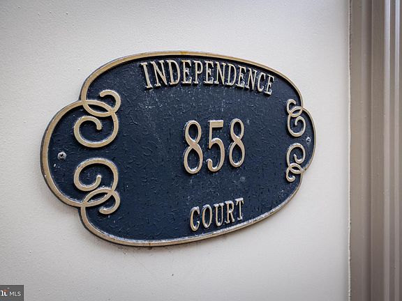 5th image of 858 Independence Ct