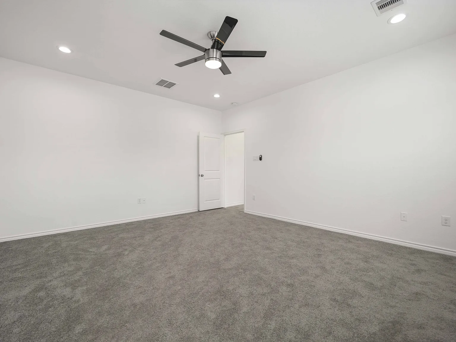 4406 Sterling Street - B — Photo 3