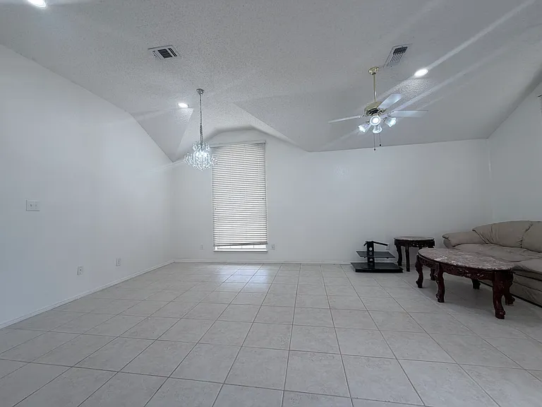 2207 Hickory Wood Trl — Photo 5