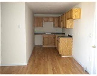 4th image of 10 1/2 Hillside Pl
