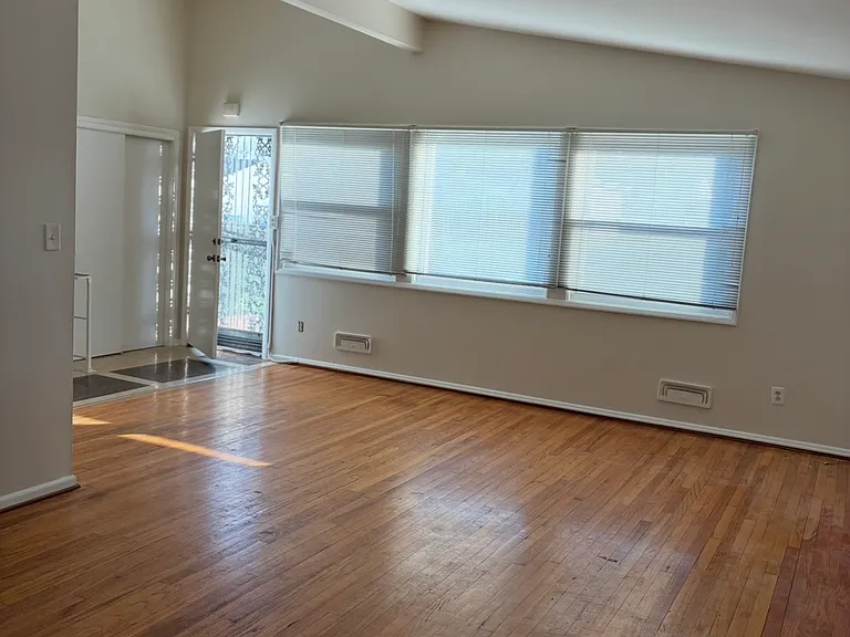 6920 Digby Rd — Photo 2