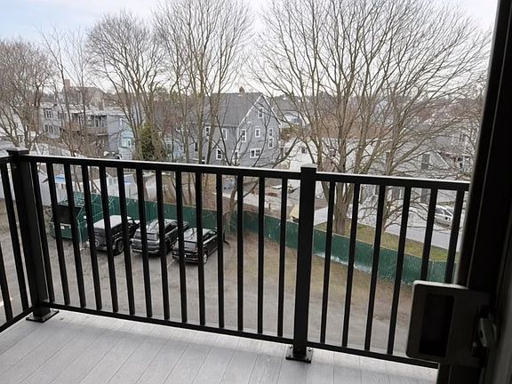 4th image of 400 Governors Dr APT 31