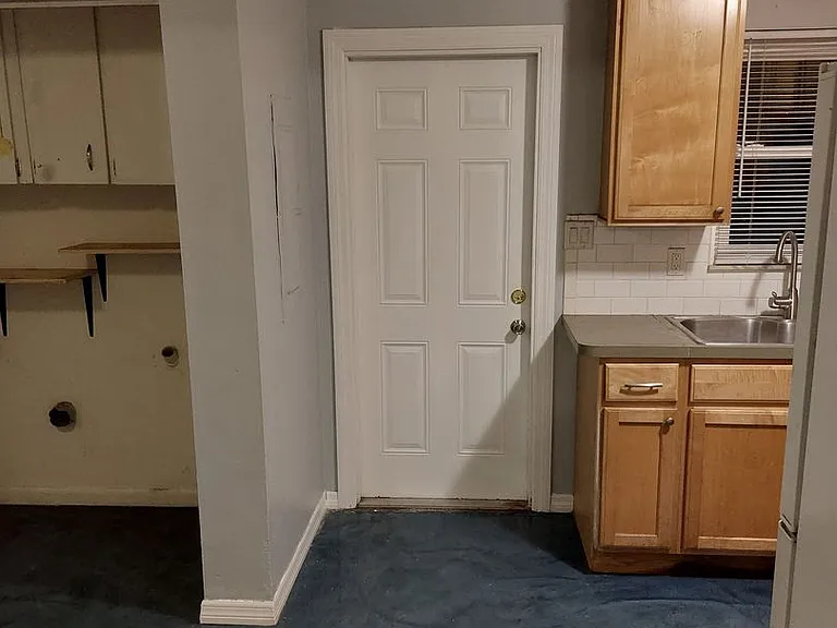305 W Hancock St — Photo 12