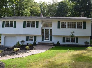 10 Crest Dr, Long Valley, NJ 07853