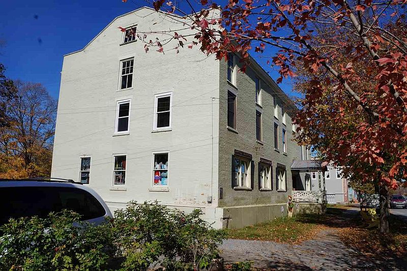 3rd image of 197 N MAIN Street