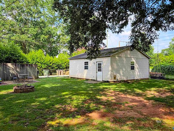 3rd image of 2406 Greenwood Dr SE