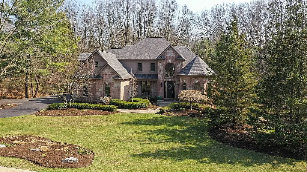 9315 Lake Ridge Dr photo 1